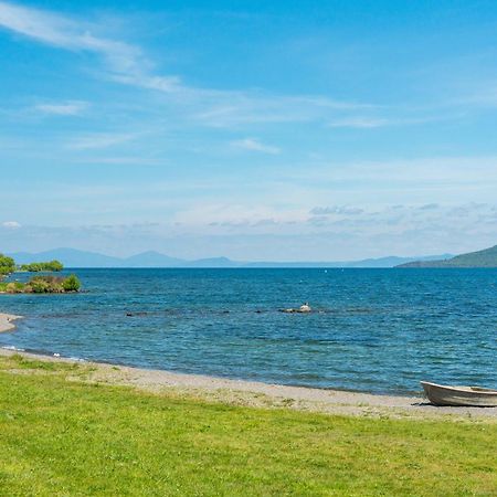 Lakeview Cottage - Rainbow Point Holiday Home Taupo Bagian luar foto