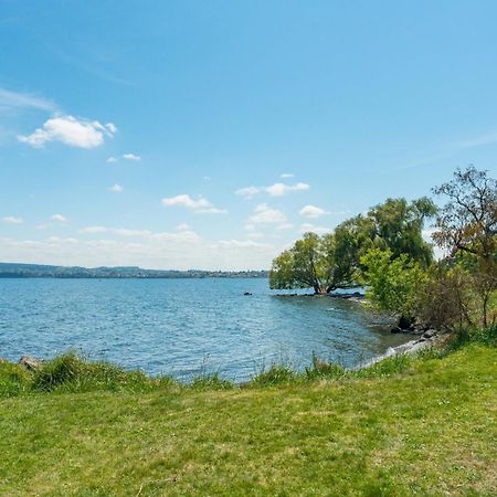 Lakeview Cottage - Rainbow Point Holiday Home Taupo Bagian luar foto