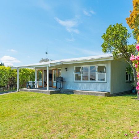 Lakeview Cottage - Rainbow Point Holiday Home Taupo Bagian luar foto