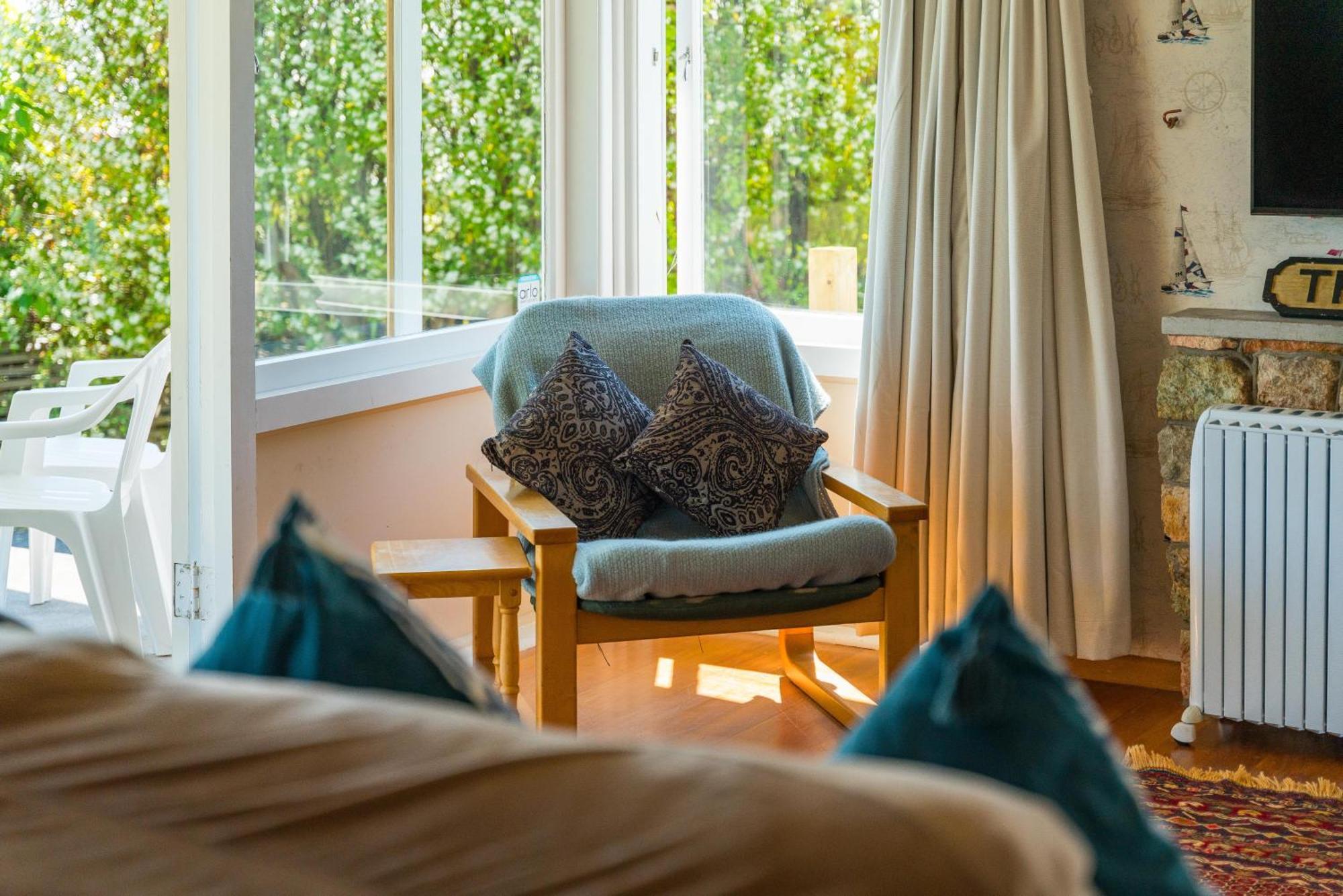 Lakeview Cottage - Rainbow Point Holiday Home Taupo Bagian luar foto
